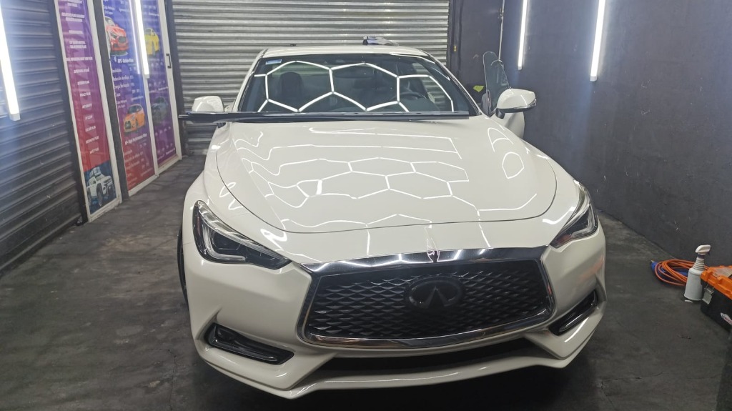 Infiniti Blanco - Trabajo 5
